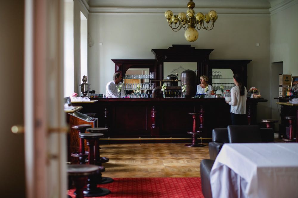 Die Bar von Schloss Brandis - ein feuchtfröhlicher Ort für Hochzeits-Gäste