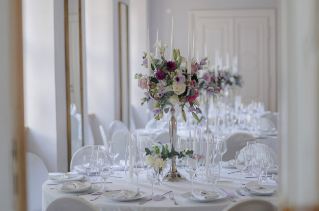 Geschmückter Festsaal zur Hochzeit im Schloss Brandis. Fotografin: Sophia Molek