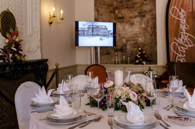 Hochzeitsdekoration Essenssaal - Eindrücke vom Schloss Brandis