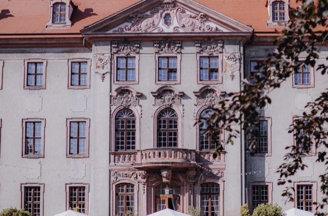 Fassade vom Schloss Brandis im Frühling. Fotografin: Sophia Molek